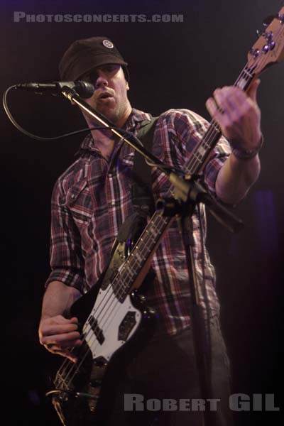 THE JOY FORMIDABLE - 2011-10-24 - PARIS - Nouveau Casino - Rhydian Dafydd